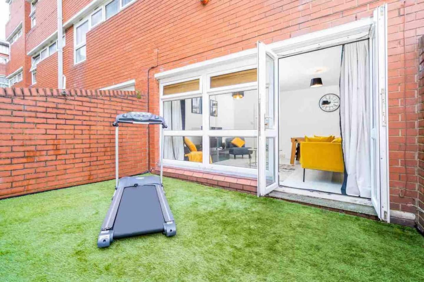 2 Bedroom In City-centre With Free Parking Apartment Birmingham