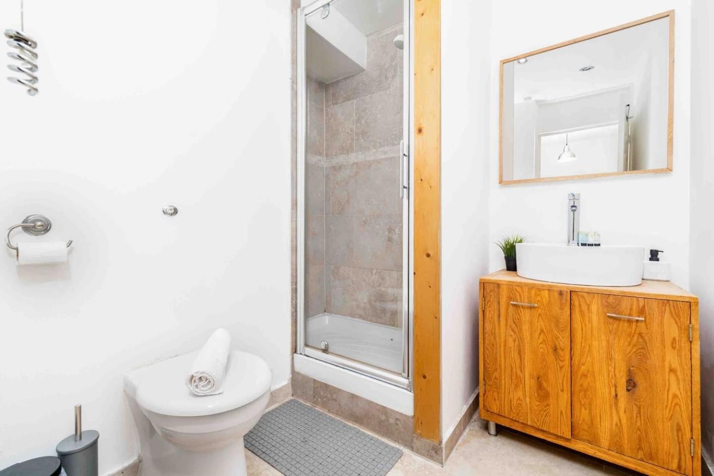 2 Bedroom In City-centre With Free Parking Birmingham