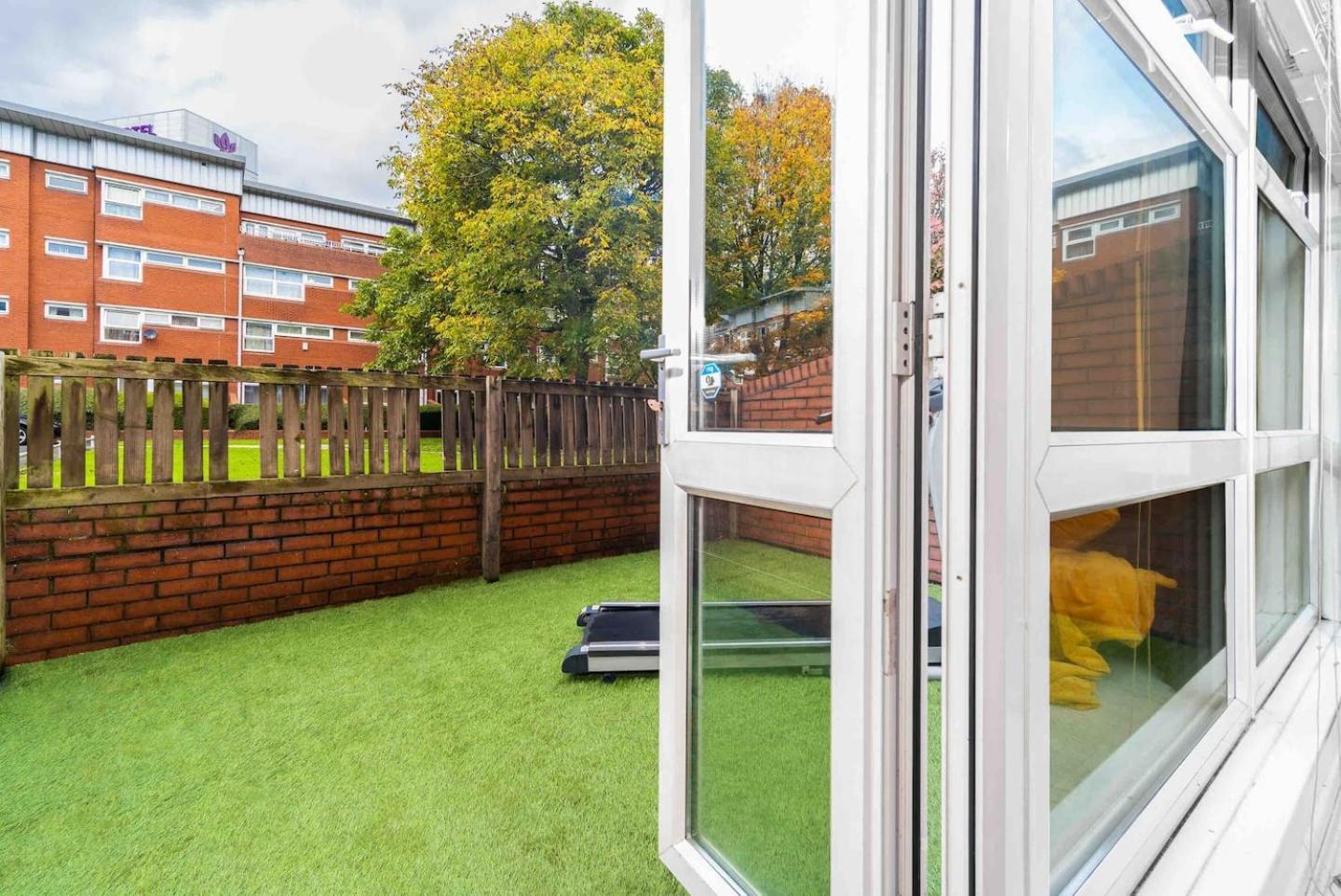 2 Bedroom In City-centre With Free Parking Apartment Birmingham