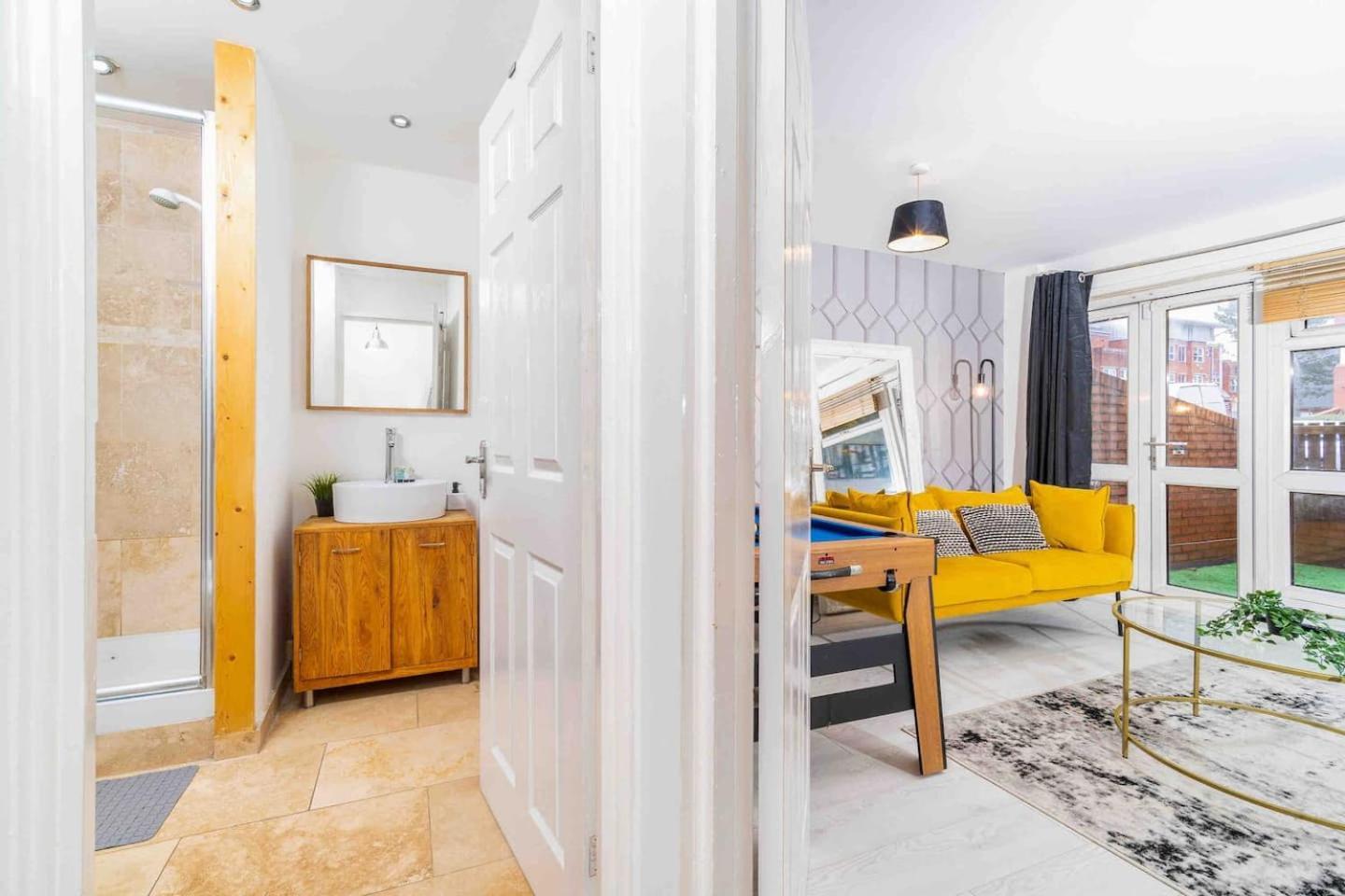 2 Bedroom In City-centre With Free Parking Apartment