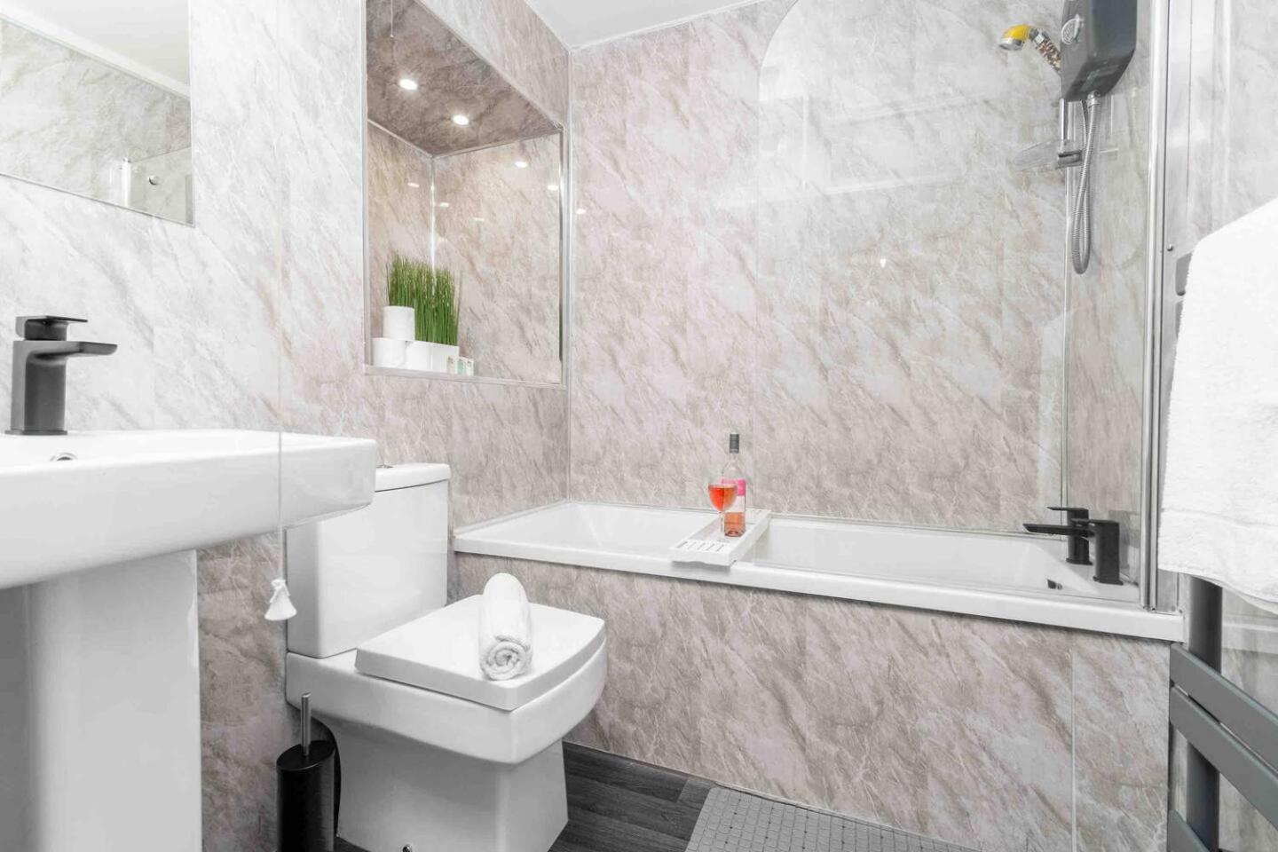 Apartment 2 Bedroom In City-centre With Free Parking
